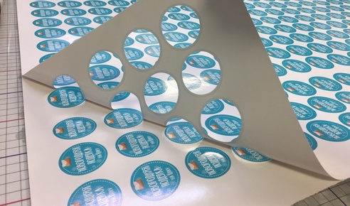 Печать на самоклейке